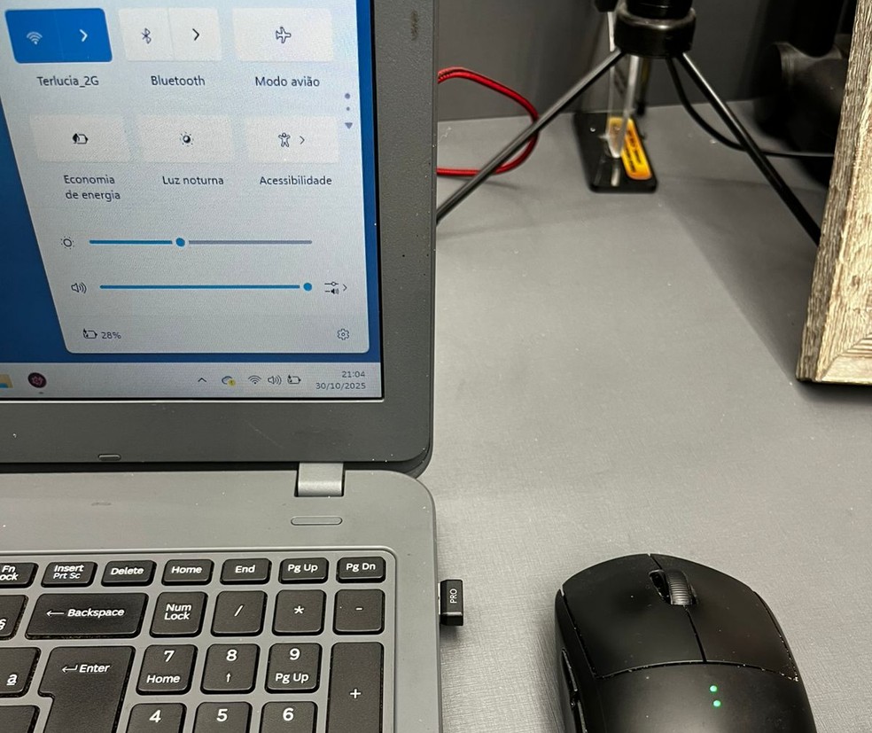 como conectar mouse sem fio no notebook