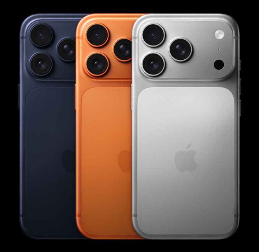 iPhone 17 Pro Max renders